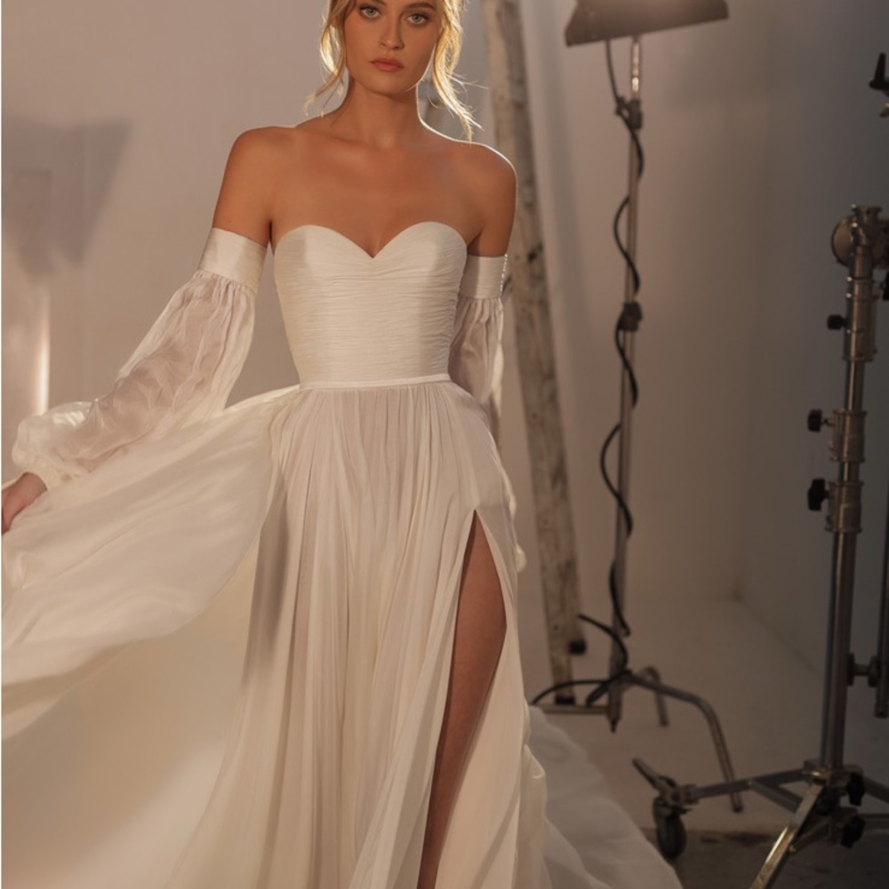 Gali Karten Donna Wedding Gown - Picture 3 of 6